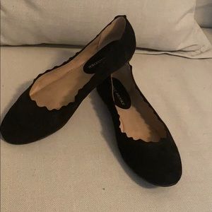 Audrey Brooke Black Suede Scallop Flat Sz 10
